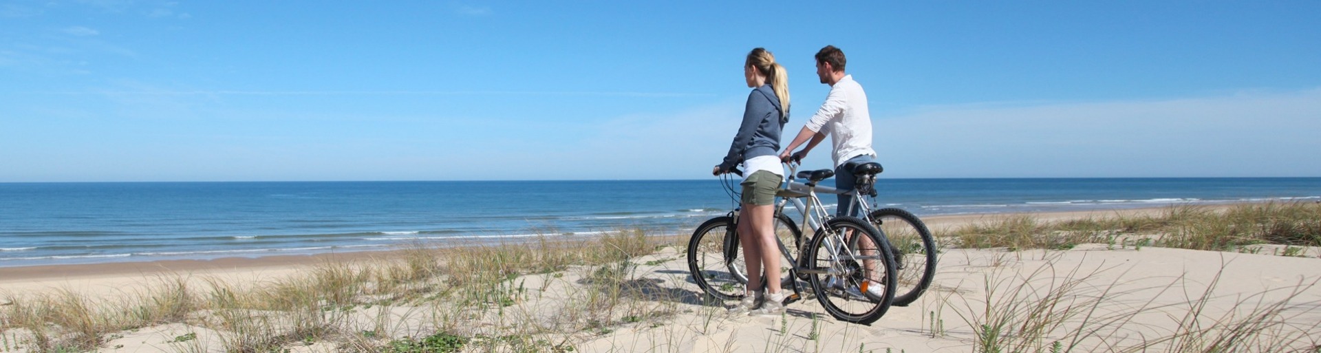 Fietsen aan het strand